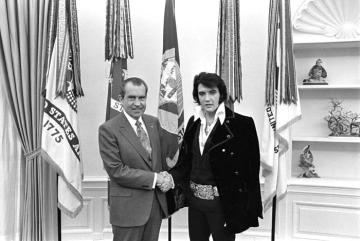 Nixon and Elvis at the White House in 1970