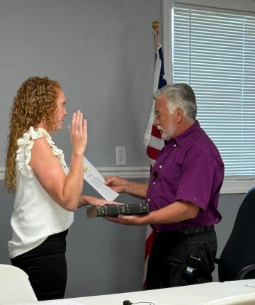 Mayor beeler installs jessica Buck as the new Plainview Recorder.