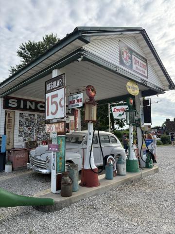 Gay Parita Service Station in Ash Grove, Missouri